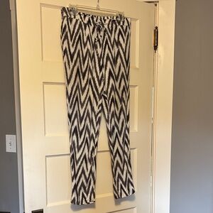 Banana Republic Black and White Zigzag Jogger- Like Pant